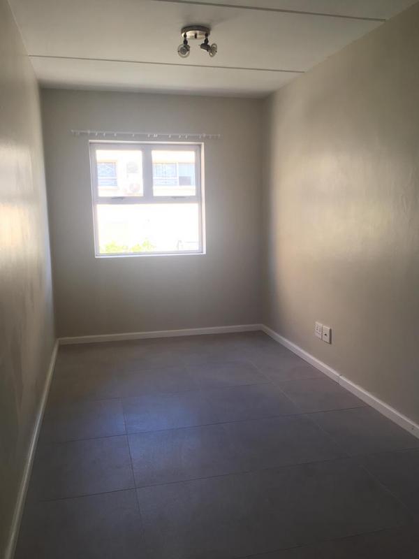 To Let 2 Bedroom Property for Rent in Goodwood Central Western Cape